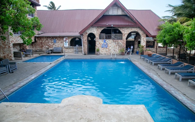 Курортный отель Serene Beach Resort