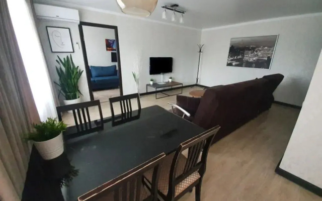 Квартира Виталий HouseRent Двухкомнатная по улицы Мусы Джалиля, 21