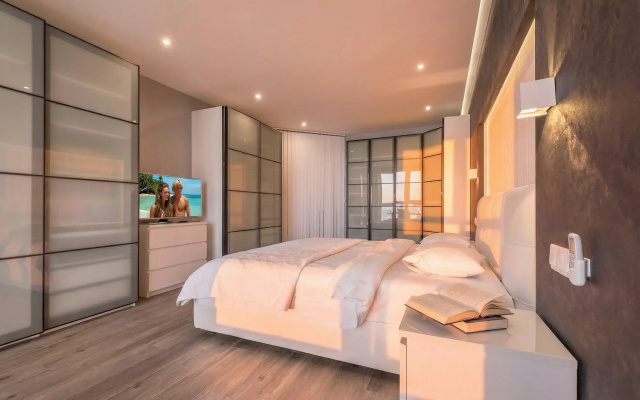 Апартаменты Central nearby Marriott 313
