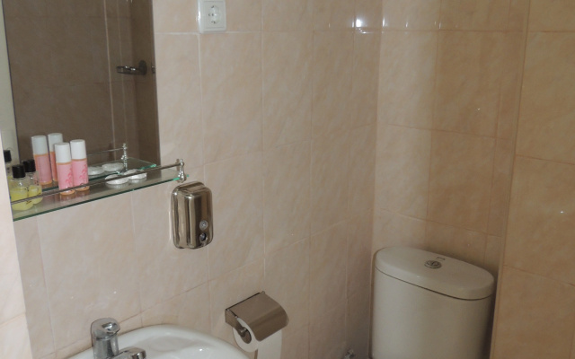 Standard Double room (full double bed) · G&J Hotel — photo 6