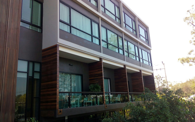 Отель North Hill City Resort