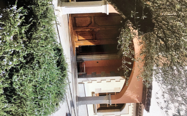 Villa Mas Figures