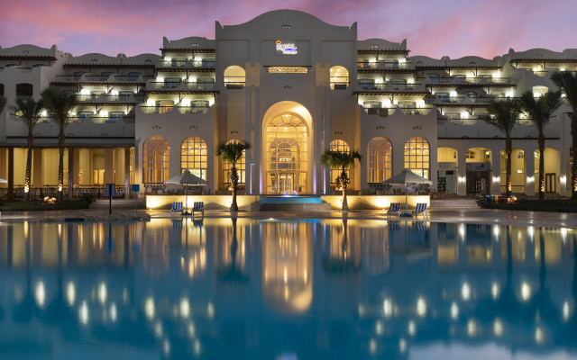 Отель Royal Lagoons Resort & Aqua Park Families and Couples Only Египет, Хургада - отзывы, цены и фото номеров - забронировать отель Royal Lagoons Resort & Aqua Park Families and Couples Only онлайн