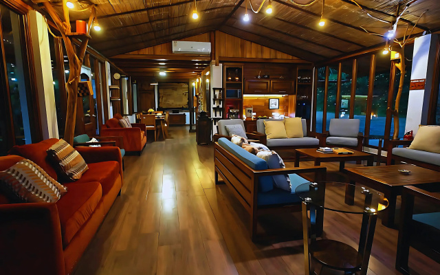 Отель The River House