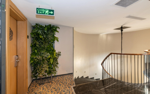 Pera Tulip Hotel
