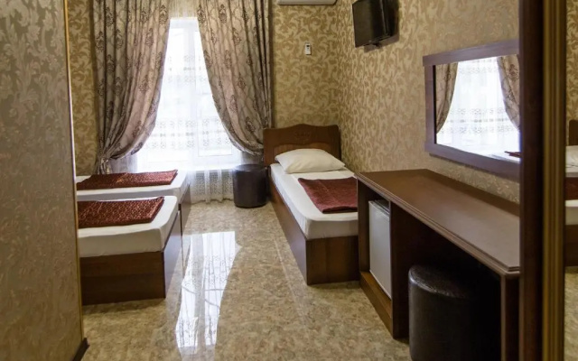 Отель Корона