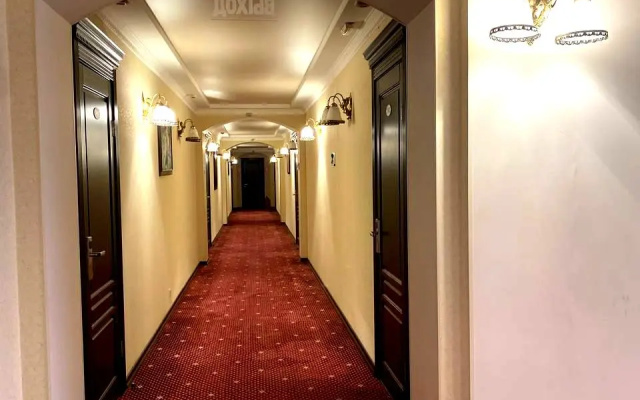Отель Империал