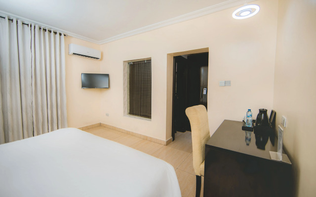 Отель Broadfield Apo Resisdence
