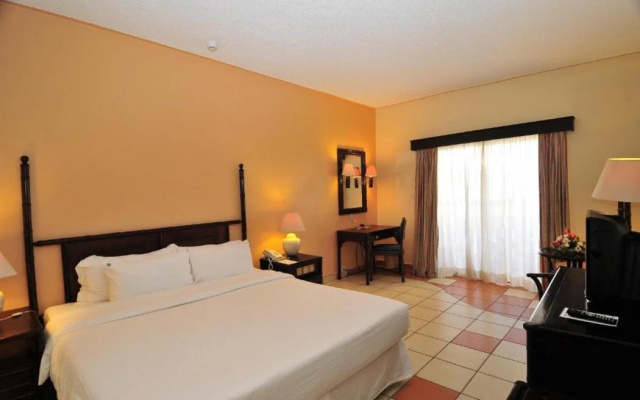 Курортный отель Mombasa Continental Resort