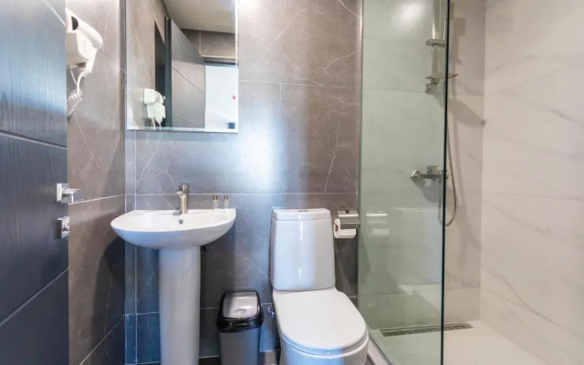 Bathroom · Kutaisi — photo 33