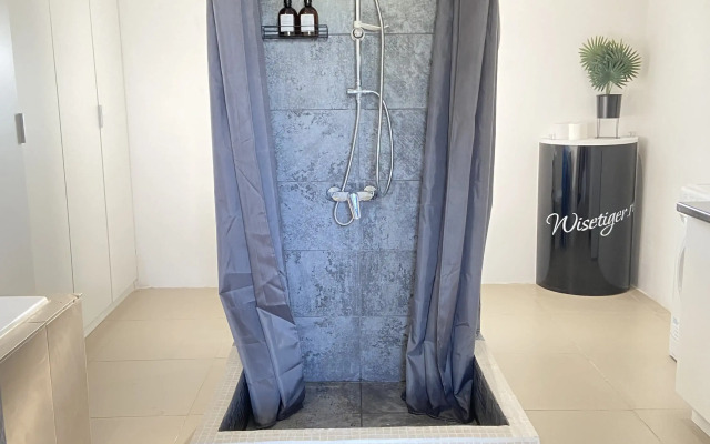 Bely Ponaramny Guest House