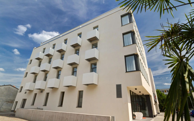 Отель SevenDays BoardingHouse