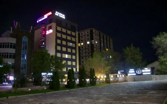 Отель De Luxe Plaza