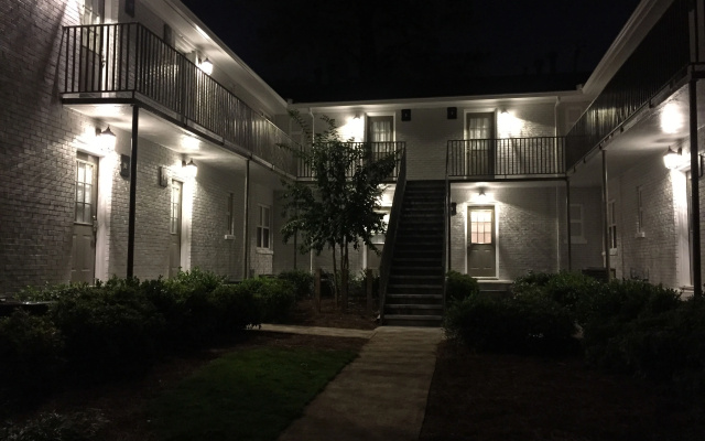 Апартаменты Brookwood Courtyard by BCA Furnished