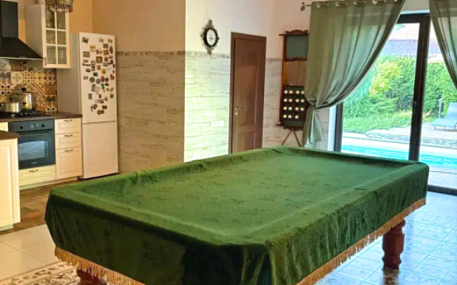 Частный дом в горах на берегу реки