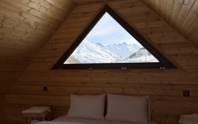 Guest rooms · Stepantsminda — photo 12