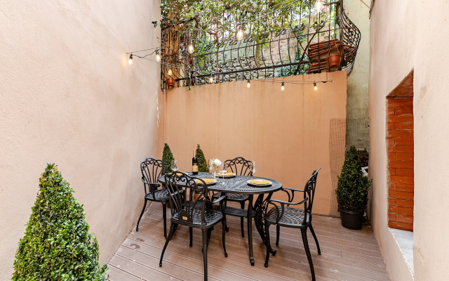 Квартира Two-Bedroom in Historic Mansion Old Town
