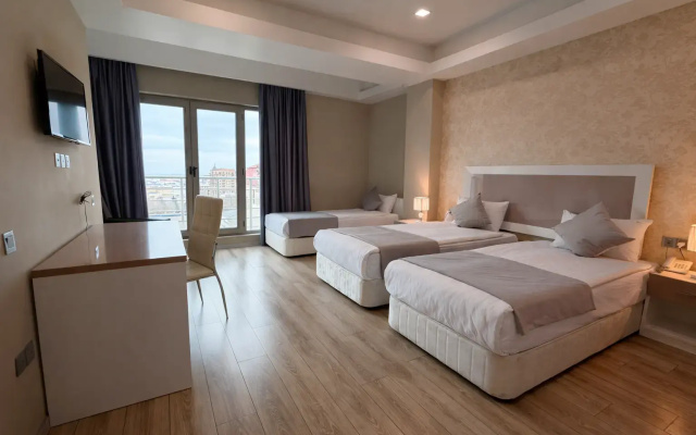Diplomat Suites