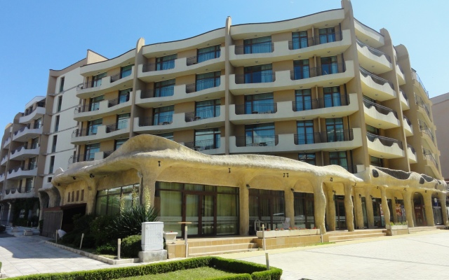 Отель Sandapart Grenada Apartments Болгария, Солнечный берег - отзывы, цены и фото номеров - забронировать отель Sandapart Grenada Apartments онлайн вид на фасад