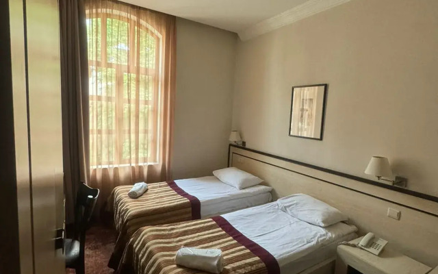 Guest rooms · Tbilisi — photo 14