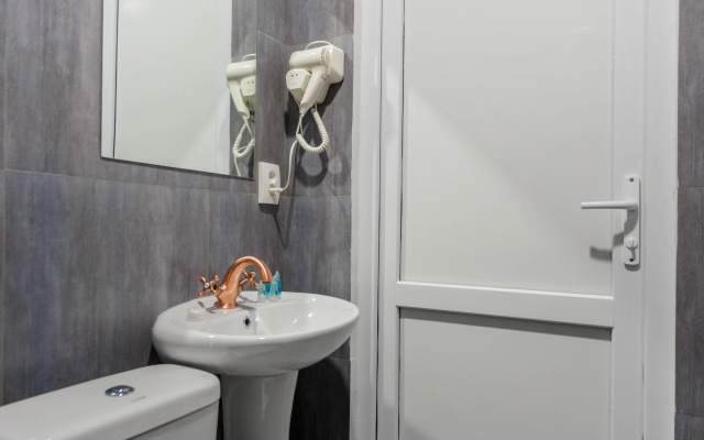 Bathroom · Tbilisi — photo 41