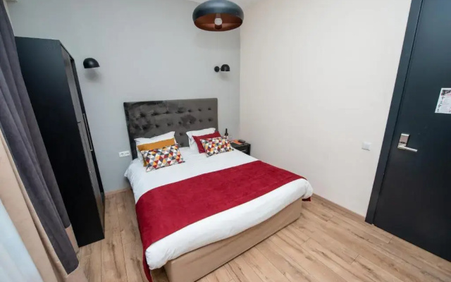 L M Club Hotel