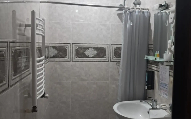 Bathroom · Stepantsminda — photo 13