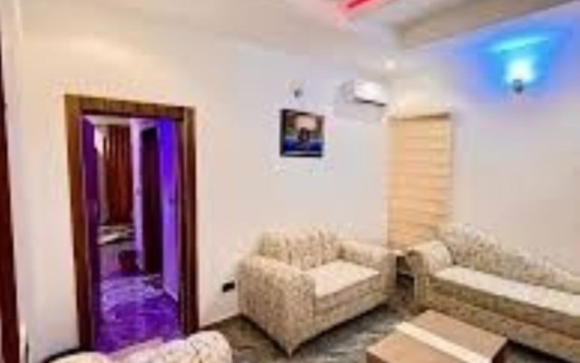 Отель De New Dawn and Lounge