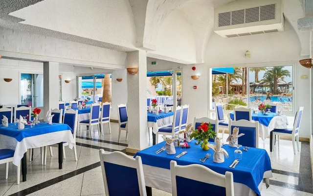 Курортный отель Hari Club Beach