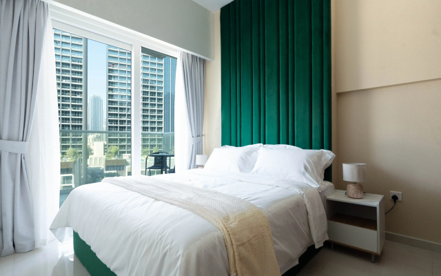 Апартаменты Keyrock Living Lakeview Luxury at Reva Residence