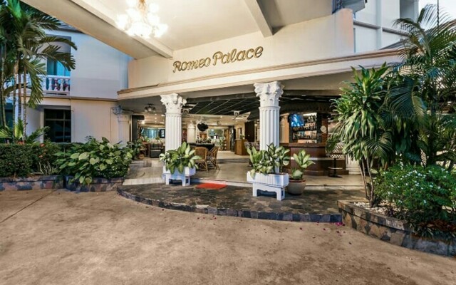 Romeo Palace Таиланд, Паттайя - 10 отзывов об отеле, цены и фото номеров - забронировать отель Romeo Palace онлайн вид на фасад