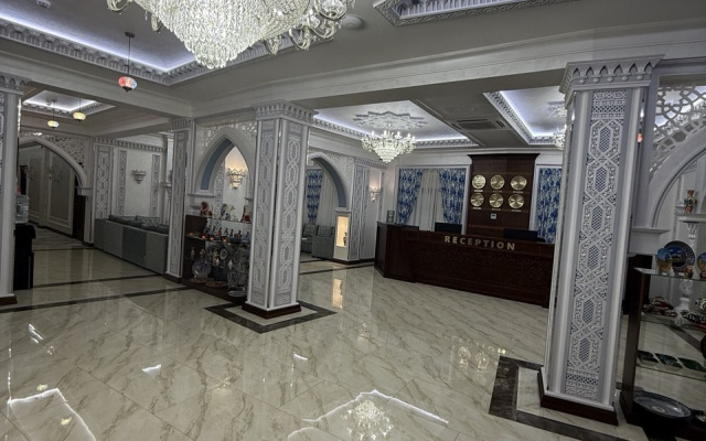 Отель Karvon Plaza