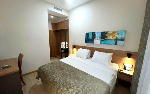 Classic Triple Family room with view · Banovani Hotel — photo 1