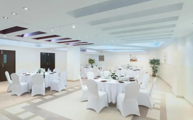 Отель Al Hail Waves Hotel Managed By Centara