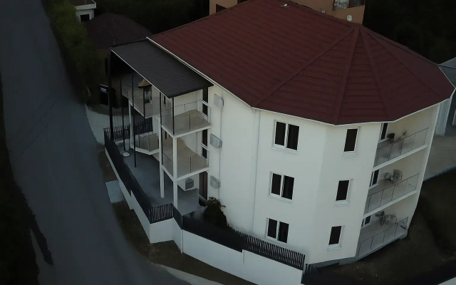 Отель Манон
