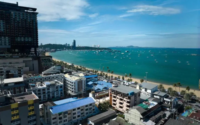 Отель The Weekend Pattaya
