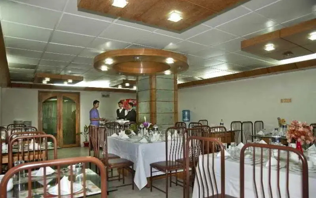 Отель Sel Nibash Hotel & Serviced Apartments