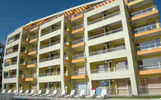 Апартаменты Sunset Beach 1 вид на фасад