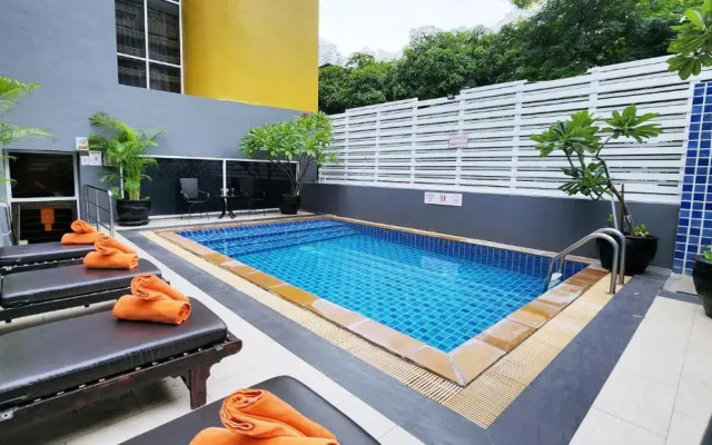 Отель FuramaXclusive Sukhumvit