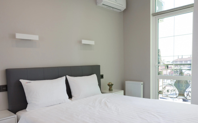 Апартаменты Red Apartments Арт Лайт Ренуар