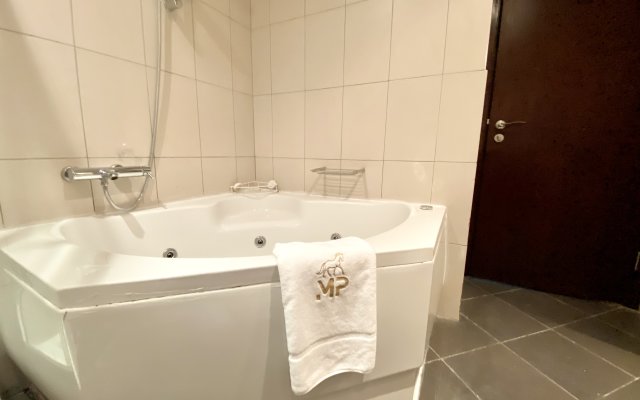 Апартаменты Spacious 2 BED Jacuzzi and Full Marina View 0
