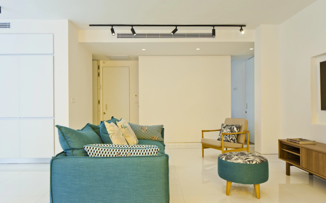 Апартаменты Elegant 2BR with Veranda by FeelHome