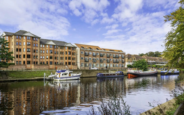 Отель Roomzzz York City