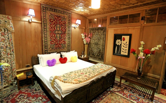 Отель Kings Paradise Houseboat