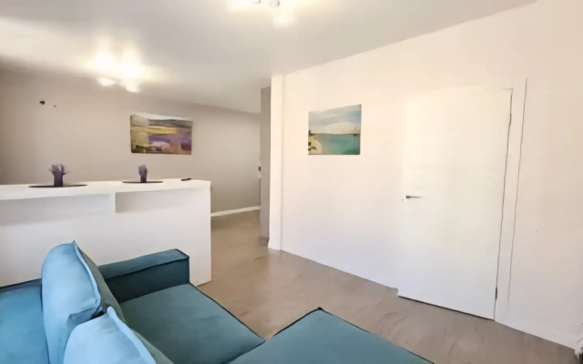 Stilnaya Yevro-Dvushka S Dvumya Balkonami S Vidom Na Gory Flat