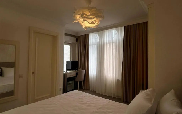 Gala Terrace Hotel & Restaurant