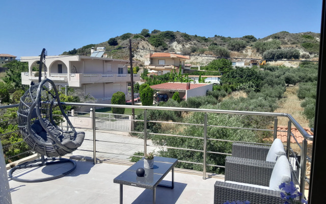 Апартаменты Aetheria Roof Resort
