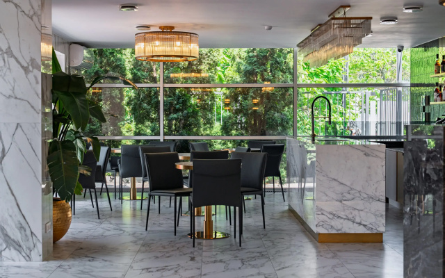 Отель BOUTIQUE HOTEL EMBARGO