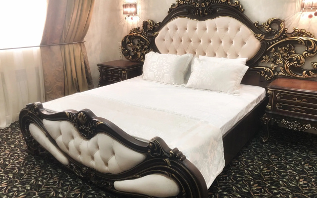 Monarsh Hotel