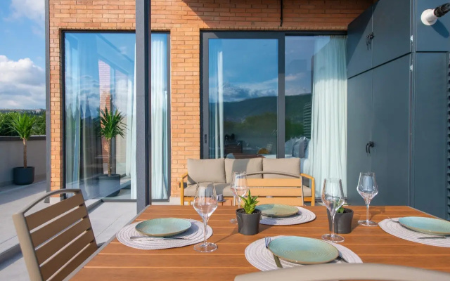Penthouse Terrace Double Studio Suite with Kitchen (full double bed) · Gratus Aparthotel Tbilisi — photo 19